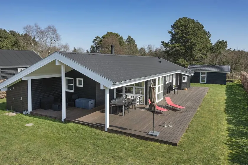 House with jacuzzi, barbeque & sauna - Image 1