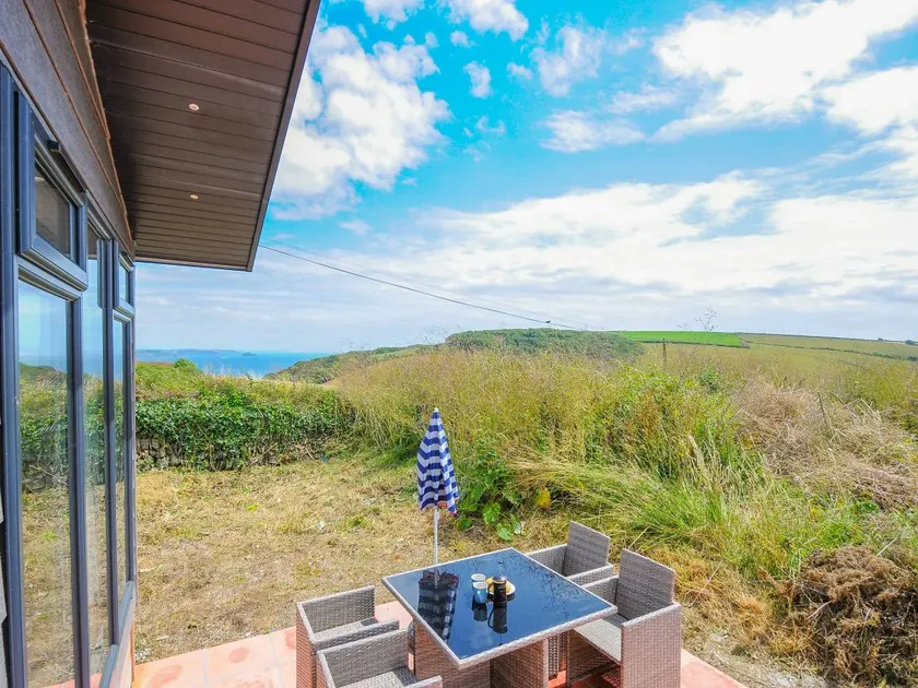 Cottage with BBQ & garden | Beach view - Image 1