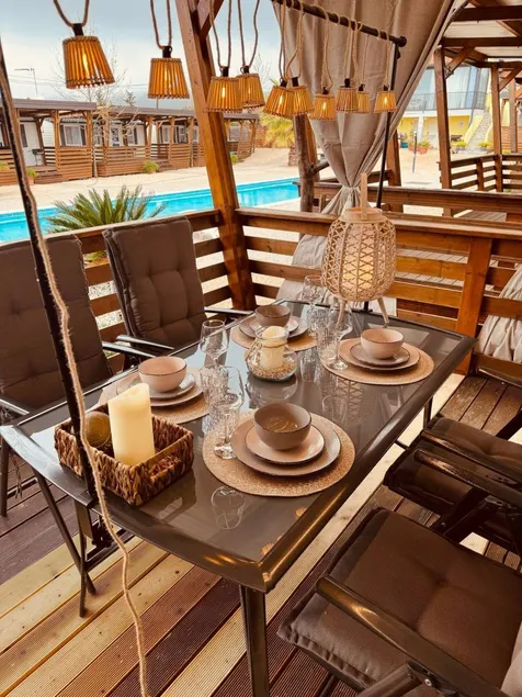 Mobile home with pool, terrace & barbeque - Image 1