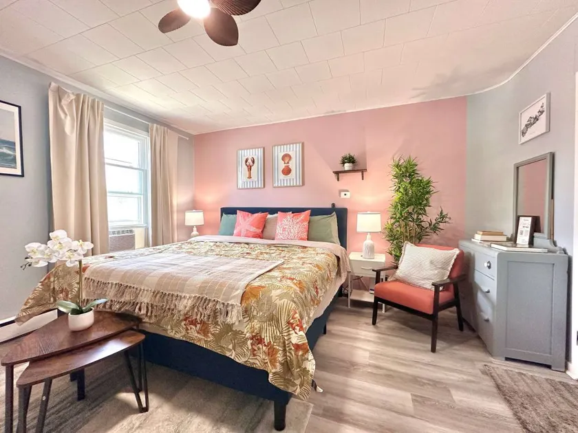 Sunny Spring Retreat Near River Beaches Trails - Image 1