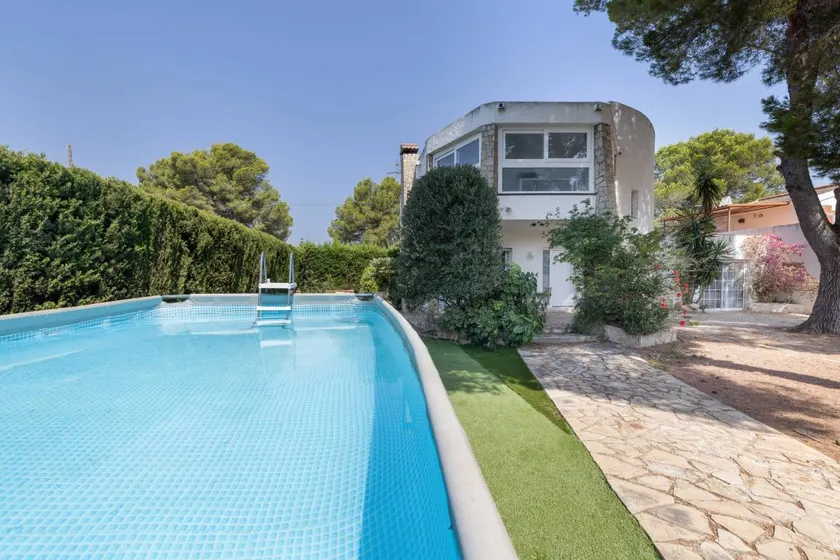 Fully equipped pleasant house with terrace, garden & private pool | Beach view | Good for workation - Image 1