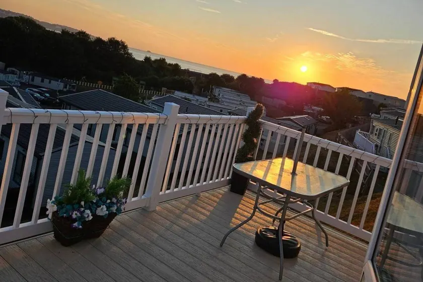 The Bay View Sea Views Pool Parking & Sleeps 6 - Image 1