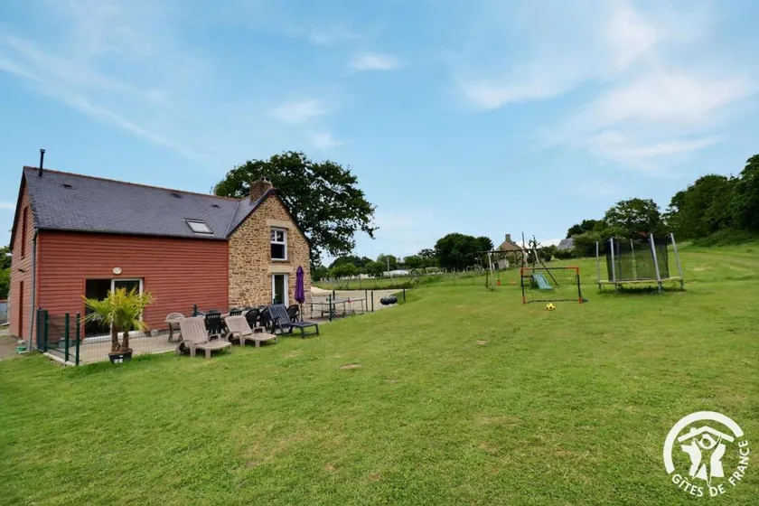 Lovely gite with terrace, garden & barbecue | Dogs allowed - Image 1
