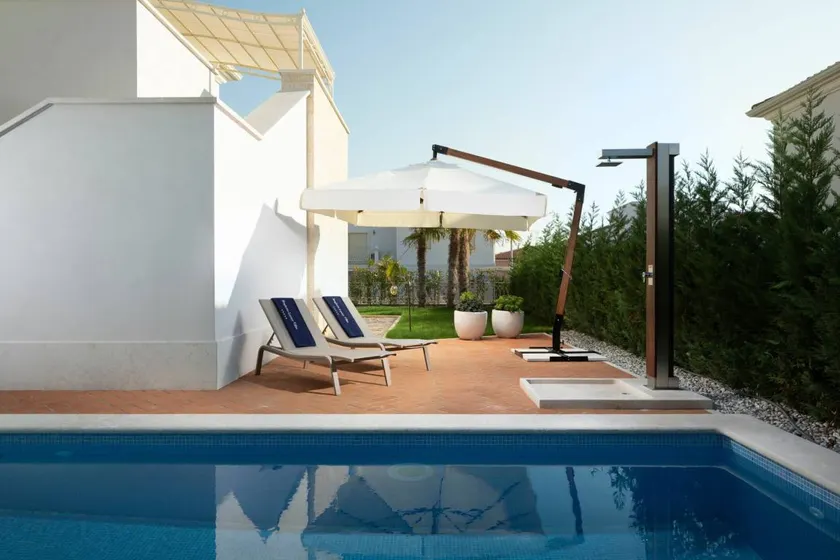 Villa with terrace, garden & private pool - Image 1