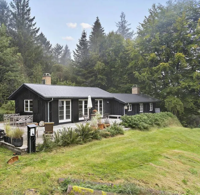 House with barbeque & terrace - Image 1