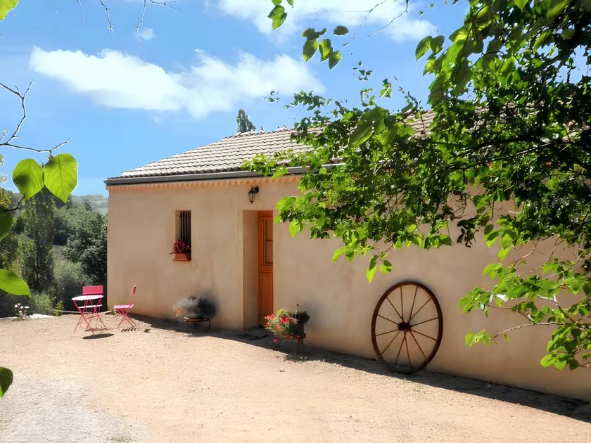 Charming House in Molières with Lake View - Image 1