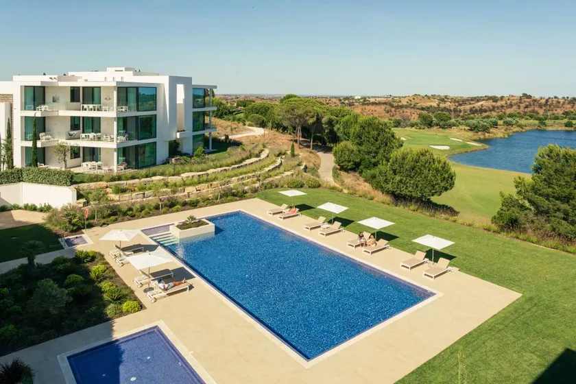 Appartement de vacances avec jardin, sauna et piscine | Vue piscine - Image 1