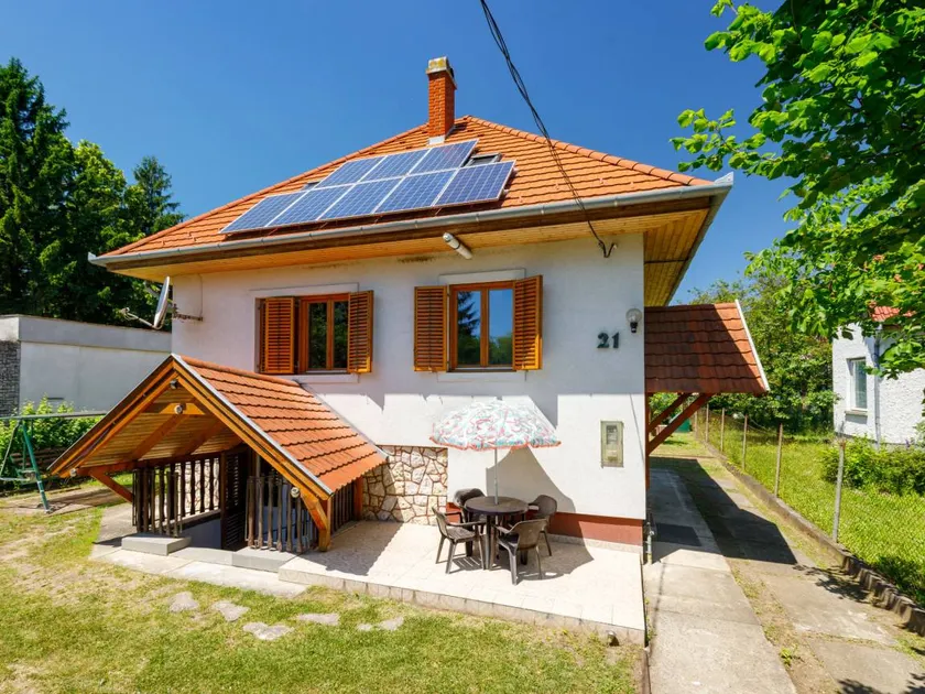 House with barbecue, terrace & garden - Image 1