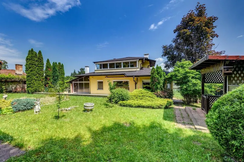 House with barbeque, sauna & garden | Garden view - Image 1