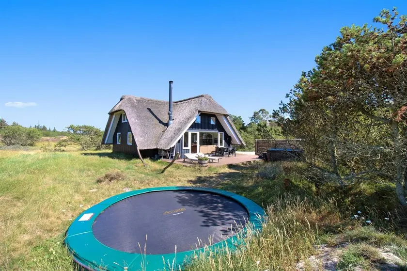 Fully equipped lovely holiday home with hot tub & terrace | Pets allowed - Image 1