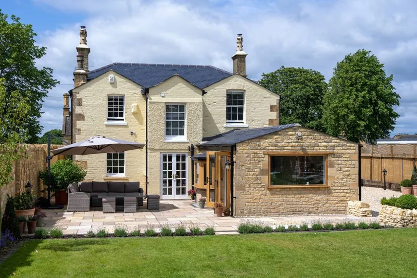 Cottage with BBQ & garden - Image 1