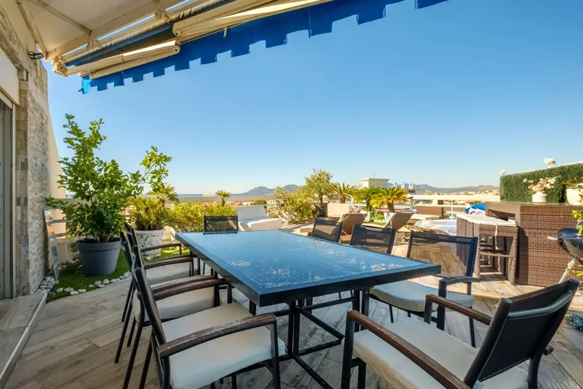 Family-friendly ample flat with garden, BBQ & fast internet | Beach view | Suitable for remote work | Pets are welcome - Image 1