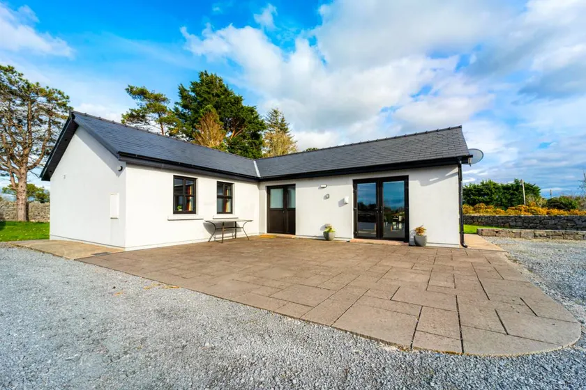 Holiday home with garden - Image 1