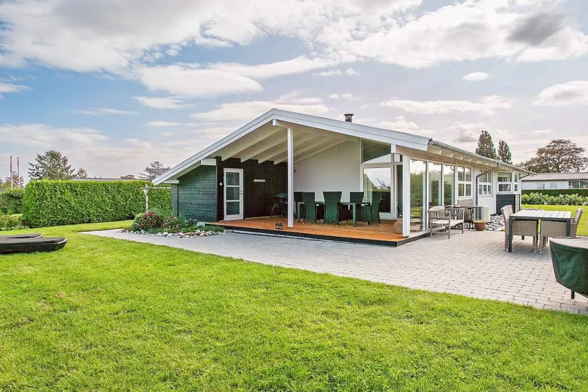 Fully equipped house with garden & terrace - Image 1