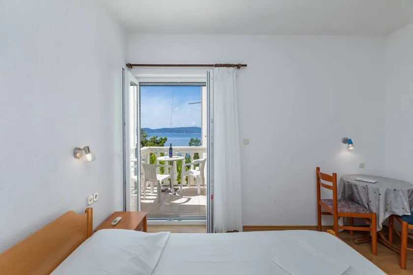 Room with balcony and sea view Brela, Makarska (S-24416-b) - Image 1