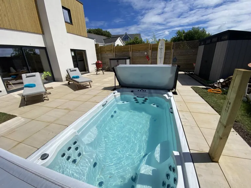 Family-oriented beautiful cottage with hot tub, barbecue & garden | Dogs allowed - Image 1