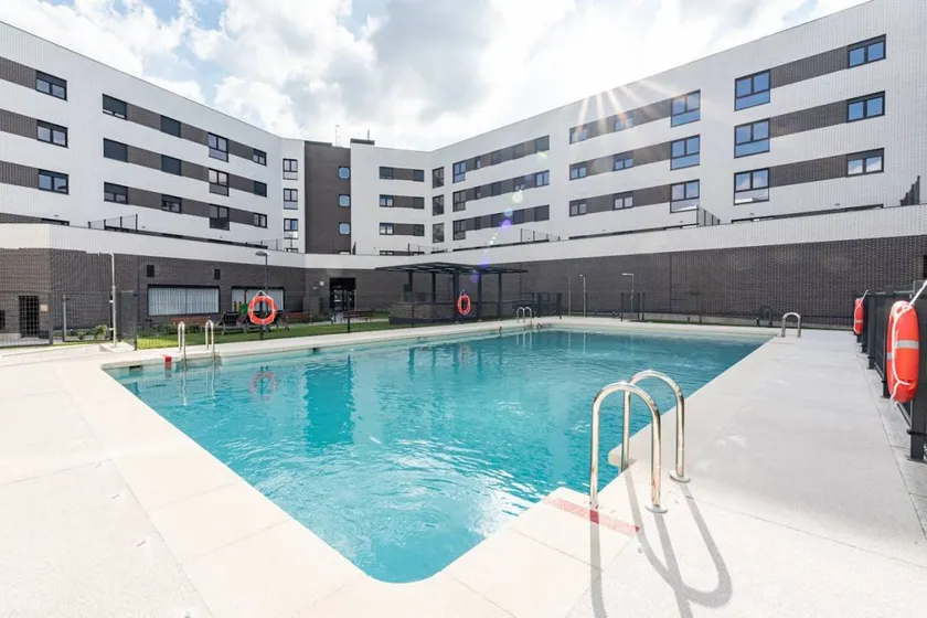 Flat with terrace - Image 1