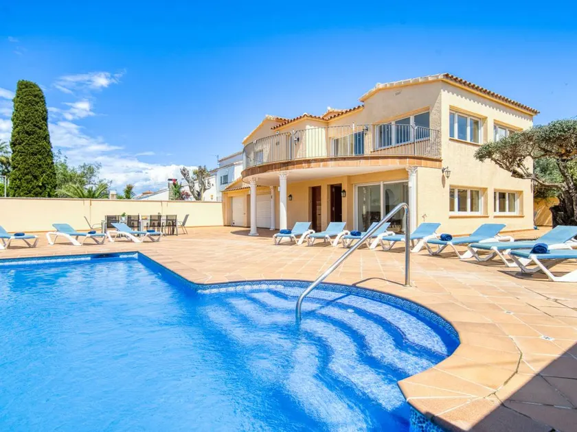 Agréable maison entièrement équipée avec piscine privée, terrasse et jardin | Avec animaux autorisés - Image 1