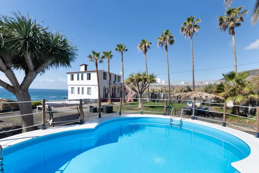 Charmante Ferienwohnung mit schnellem Internet, Terrasse und Garten | Bergblick | Nah am Strand | Perfekt für die Arbeit von Zuhause - Image 1