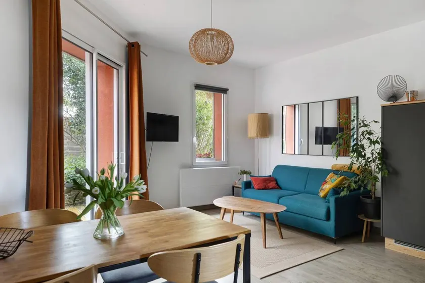 Maison avec jardin, barbecue et terrasse | Vue jardin - Image 1