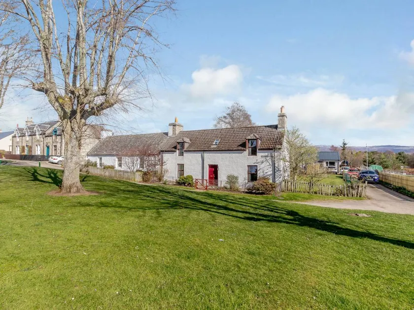 Family-friendly beautiful cottage with garden | River view | Pets are welcome - Image 1