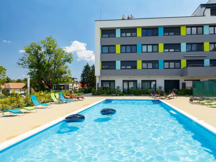 Charmantes Apartment mit Terrasse, Pool und Garten - Image 1