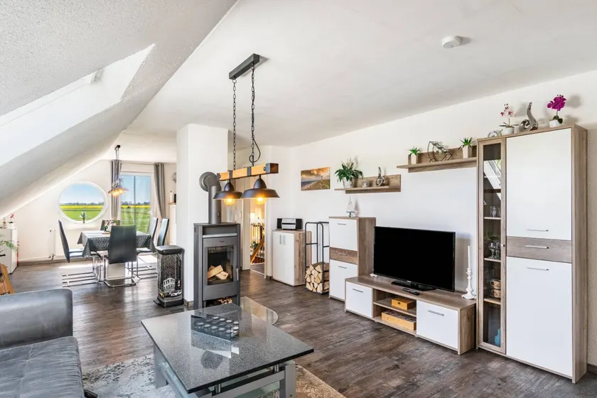 Spacious Family-Friendly Apartment with Private Terrace, Home Office & Fireplace - Image 1