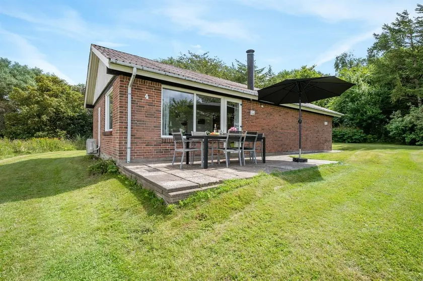 Fully equipped holiday home with terrace | Water view | Close to the beach | Pet-friendly - Image 1