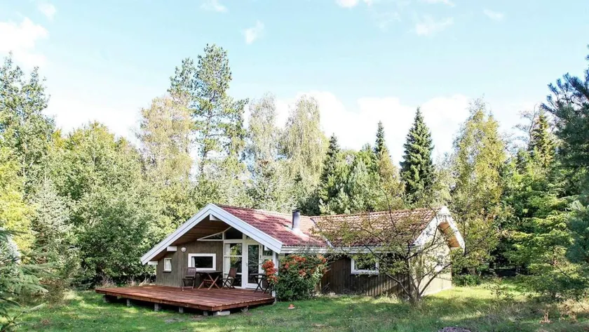 Holiday home with terrace - Image 1