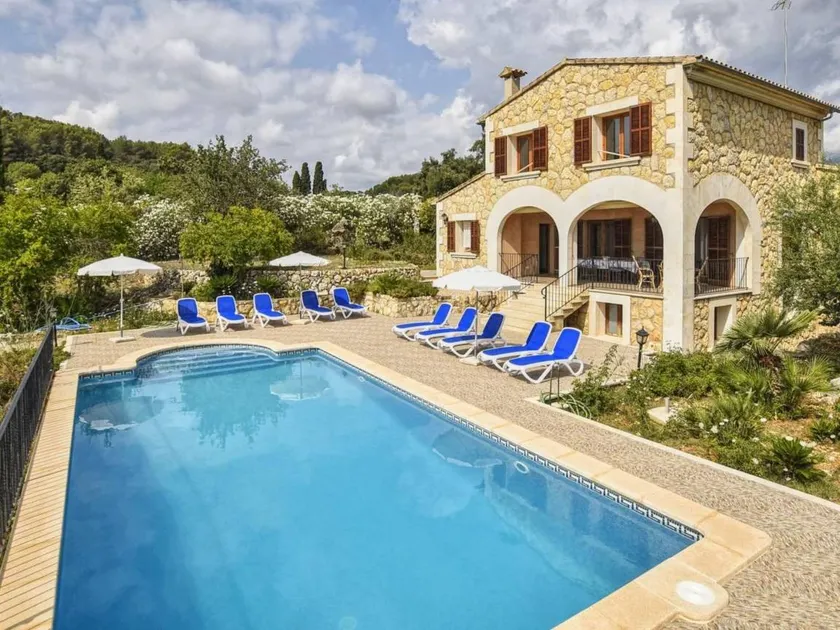 Ferienhaus mit Garten, Terrasse und privatem Pool | Bergblick | Ideal für Homeoffice - Image 1