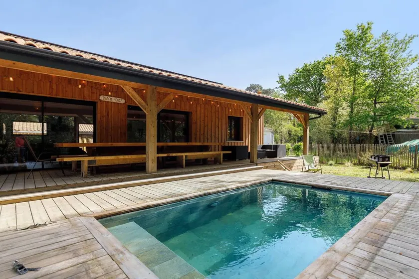 Holiday Home with Pool and Terrace Overlooking the Forest – 7 km from Montalivet Beach - Image 1