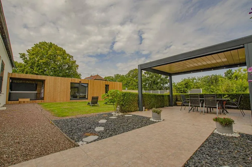 Gite with barbecue, terrace & garden - Image 1