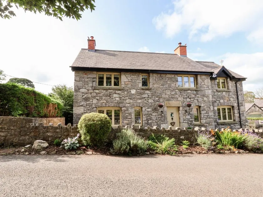 Fully equipped cottage with garden | Dogs allowed - Image 1