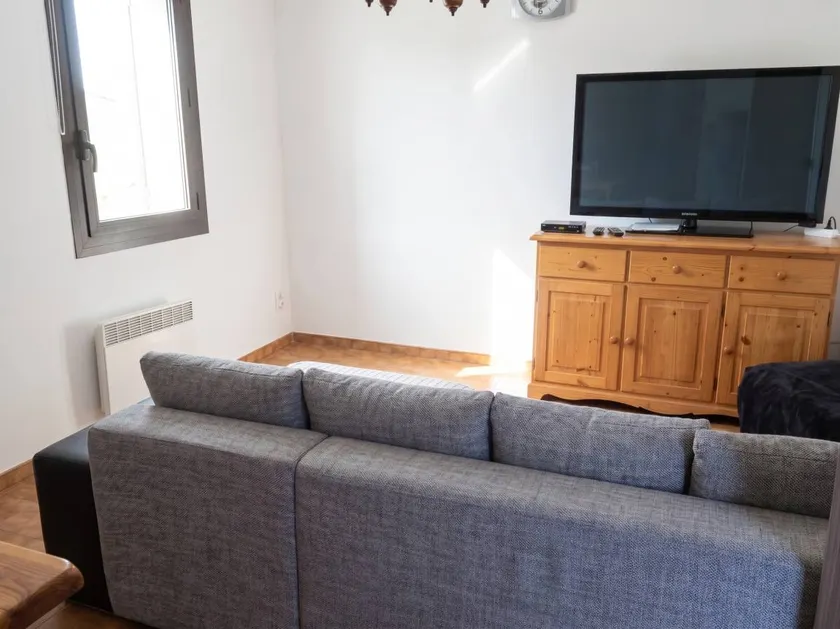 Charming apartment with lake and mountain view – 75 m² - Image 1