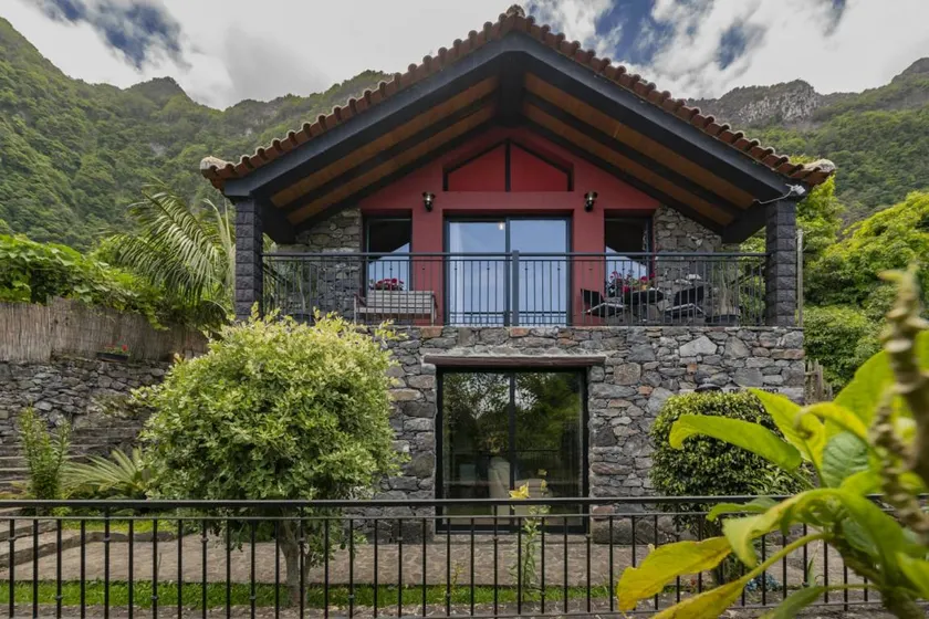 Cottage convivial et familial avec terrasse et barbecue | Vue montagne | Parfait pour le travail à distance - Image 1