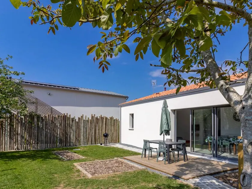 Fully equipped cottage with garden & barbeque | Dogs allowed - Image 1