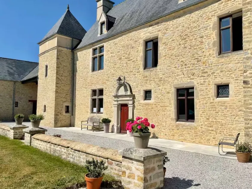Bed & breakfast with garden - Image 1