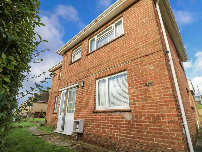 Cottage with garden - Image 1