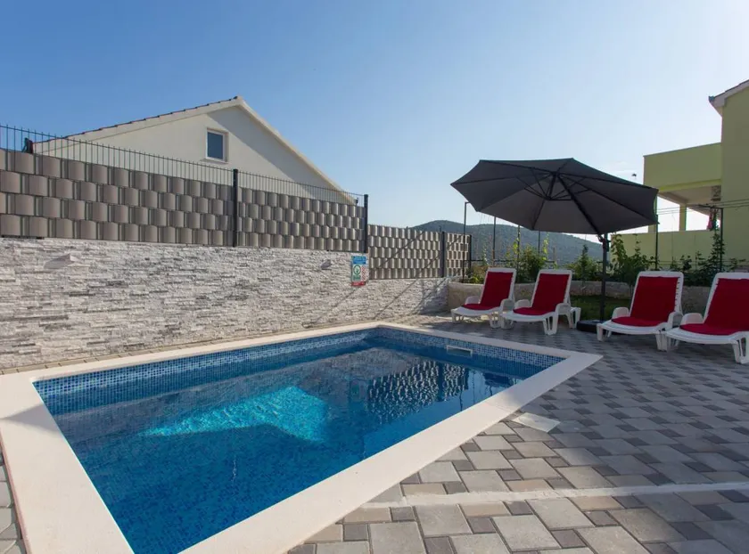 Voll ausgestattete tolle Villa mit Garten, Grill und privatem Pool - Image 1