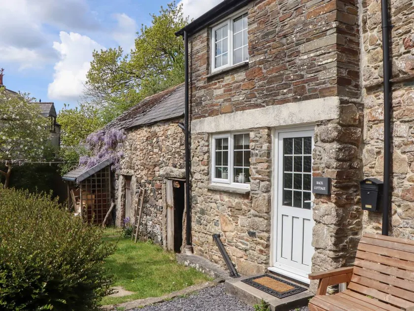 Family-oriented beautiful cottage with garden | Pet-friendly - Image 1