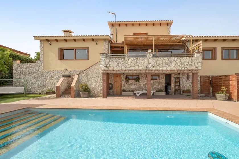 Villa with heated pool, terrace & garden | Garden view - Image 1