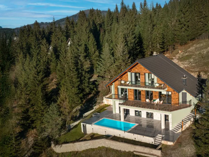 Family-friendly lovely holiday home with jacuzzi, terrace & sauna - Image 1