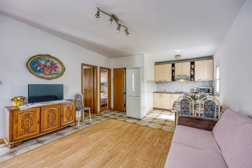 Flat with terrace, BBQ & garden - Image 1