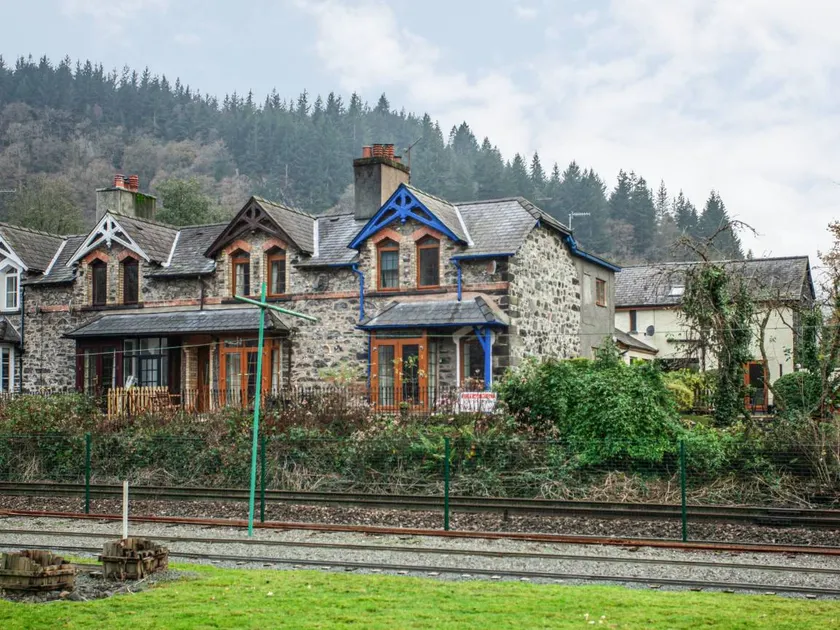 Cottage avec jardin et terrasse - Image 1