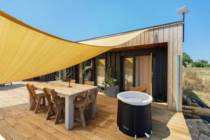 Fully equipped holiday home with jacuzzi, terrace & garden | Garden view | Pets are welcome - Image 1