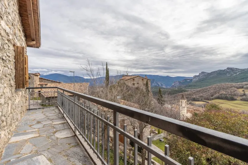 House with terrace, barbecue & garden | Mountain view - Image 1