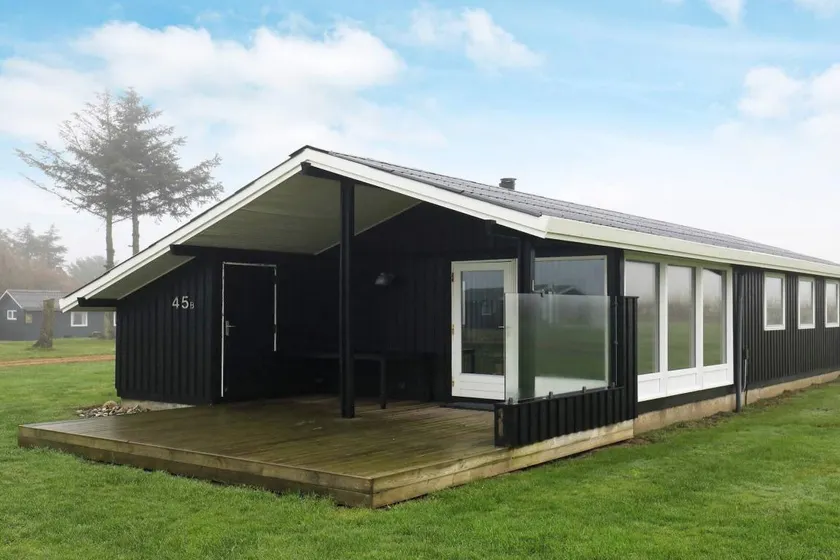 Holiday home with terrace & barbecue | Water view - Image 1