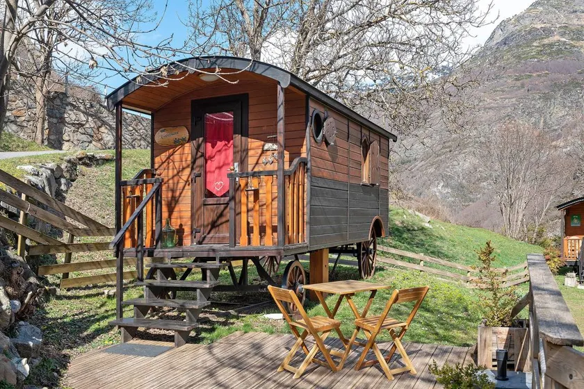 Roulotte Gentiane – Unique Mountain Retreat in Gavarnie - Image 1
