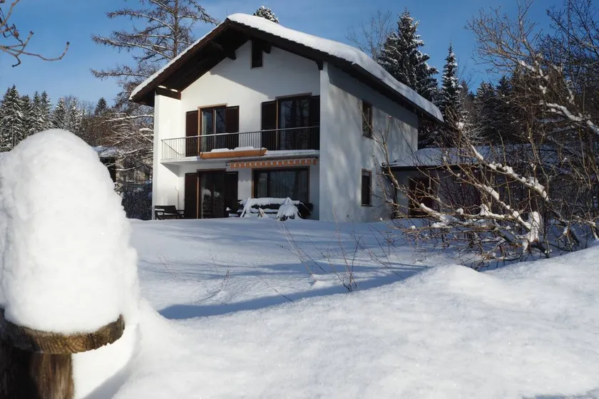 Maison avec jardin, barbecue et terrasse | Vue montagne - Image 1