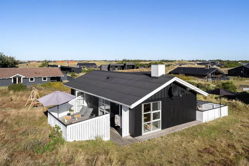 Holiday home with jacuzzi, terrace & sauna - Image 1
